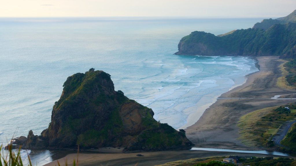 New Zealand Road Trip Ideas - Piha Beach